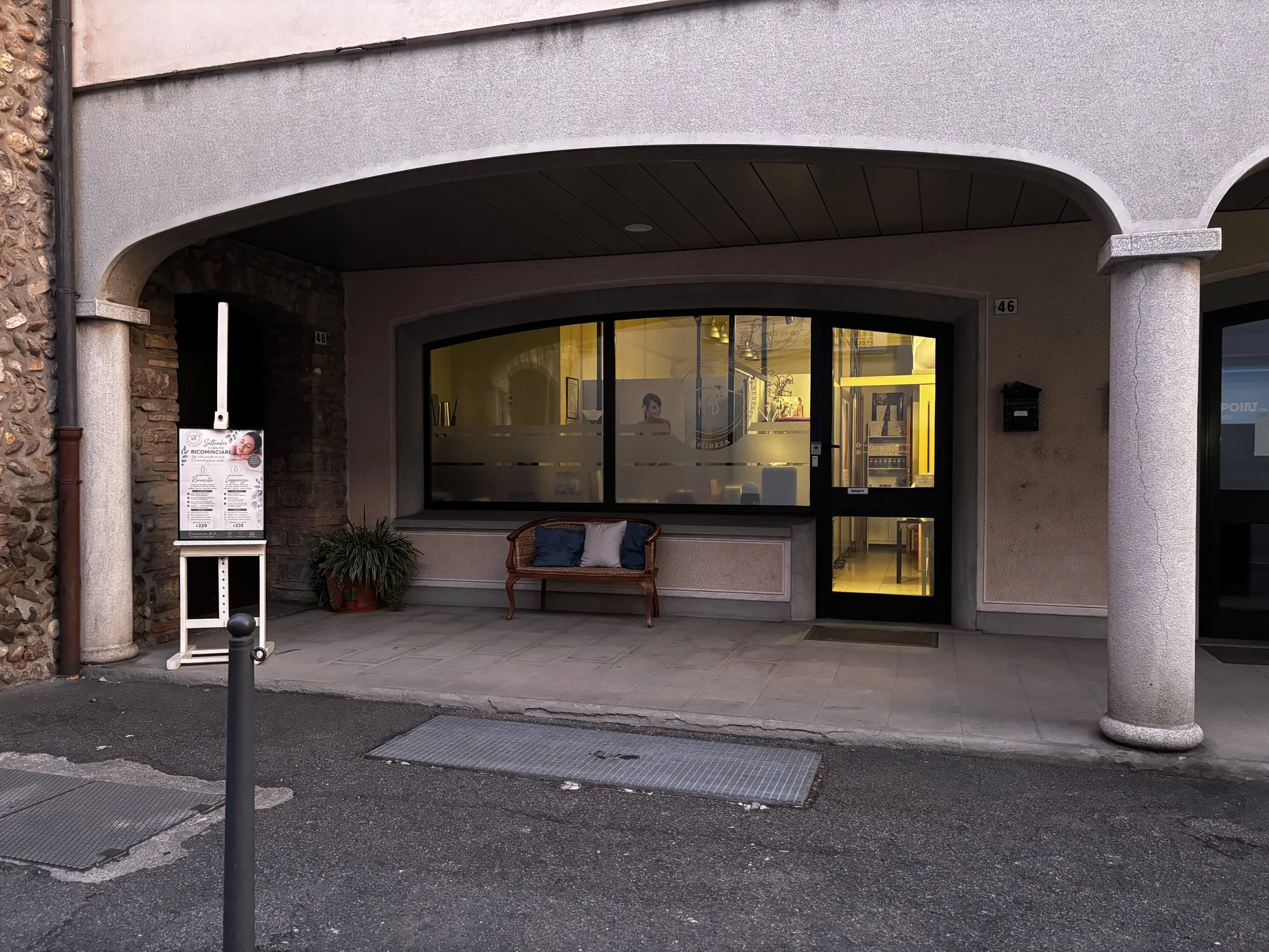 Ingresso del Centro Natura e Bellezza in Via Roma 46 a Treviolo