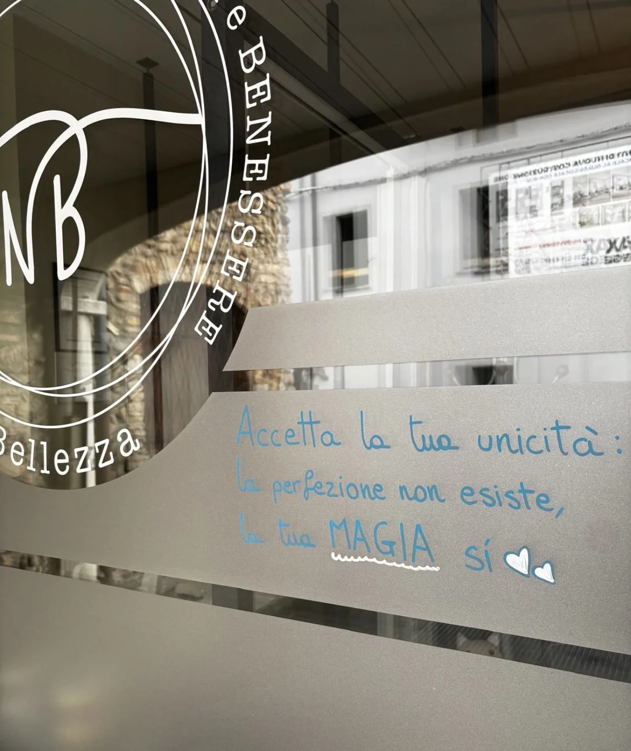 Vetrina del Centro Natura e Bellezza